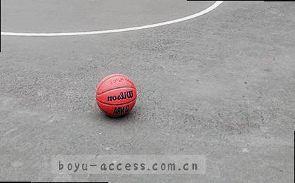 数据图表前，分析师忽然停下笔尖。